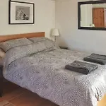 Modern Studio Apartment Near Town Centre