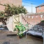 Church Cottages - 3Bd Coastal Retreat With Parking