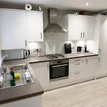Townhouse In The Heart Of Poole With Beach Hut