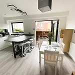 Harbourside House - Great Location - Parking - 2 En-Suites - Sleeps 5 Plus 1