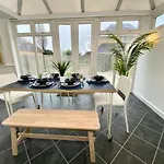 Lovely House In A Great Location With Parking, Wifi & Smart Tv - Near Poole & Bournemouth