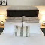 Emerson House. Close To Poole Harbour & Town Centre