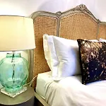 Elegant Apartment - 1 Minute Walk To Poole Quay - Great Location - Free Parking - Fast Wifi - Smart Tv - Newly Decorated - Sleeps Up To 2! Close To Poole & Bournemouth & Sandbanks