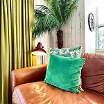 Designer Apartment Inc Free Parking & Fast Wifi 1 Minute Walk To Poole Quay - Great Location - Free Parking - Fast Wifi - Smart Tv - Newly Decorated - Sleeps Up To 2! Close To Poole & Bournemouth & Sandbanks