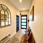 Stunning Little House On Poole Quay - Free Secure Parking & Wifi - In The Heart Of The Old Town - Great Location - Free Parking - Fast Wifi - Smart Tv - Newly Decorated - Sleeps 2! Close To Poole & Bournemouth & Sandbanks