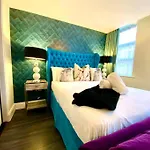 Stunning Apartment Suite - Free Parking & Wifi!