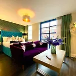 Stunning Apartment Suite - Free Parking & Wifi!