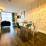 Stunning Apartment Suite - Free Parking & Wifi!