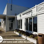 Charming 3-Bed Holiday Home In Poole Rockley Park
