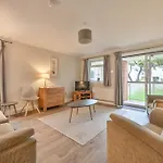 Spacious Sandbanks Apartment Near Beach And Bars With Free Parking