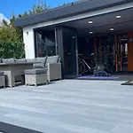 Private Luxury By The Sea, With A Personal Gym, Hot Tub, And Free Parking!