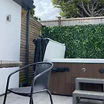 Private Luxury By The Sea, With A Personal Gym, Hot Tub, And Free Parking!