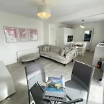 Bungalow Near Sandbanks And Poole Harbour