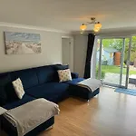 Dolphin Retreat Close To Beaches And Harbour