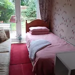 Newly Decorated & Furniture, 2 Single Beds, Large Room, Sofa, Netflix, Garden View, Patio & Seating