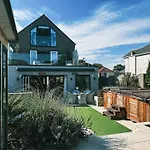 Luxury Home With Harbour Views In Poole