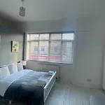 Papa Guest
