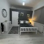 Papa Guest