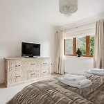 Luxury6Bedhouse-Hottub-Gamesroom-Amar Luxury Stays