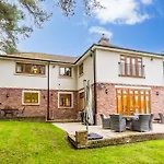 Luxury6Bedhouse-Hottub-Gamesroom-Amar Luxury Stays