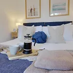 The Nook - Cosy Coastal Retreat Near Sandbanks