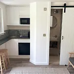 Cosy Garden Studio In Wimborne With Parking