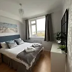Shorebanks - Harbour View Apartment In Sandbanks.