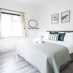 4 Bedroom Coastal Retreat In Sandbanks