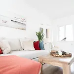 4 Bedroom Coastal Retreat In Sandbanks