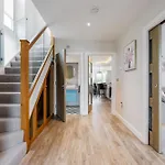 Luxury 5 Bedroom House-Large Swim Spa & Sea Views! Hosted By Amar Luxury Stays