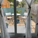 The Sashes - Cozy Apartment - Free Parking - Ultrafast Wifi - Smart Tv - Netflix - Sleeps Up To 6! Close To Poole Town Center & Sandbanks & Bournemouth