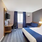 Holiday Inn Express Poole By Ihg