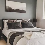 Poole House For 8 Garden, Parking, 3Mins From Beach