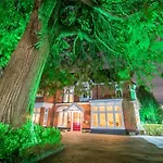 Grovefield Manor