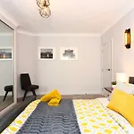 Amazing Apartment Near Bournemouth, Poole & Sandbanks - Wifi & Smart Tv - Newly Renovated! Great Location!
