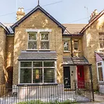 3 Bed Newly Refurbished House, 5 Mins From Sandbanks Beach