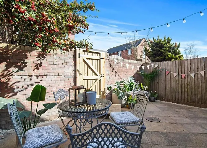Church Cottages - 3Bd Coastal Retreat With Parking