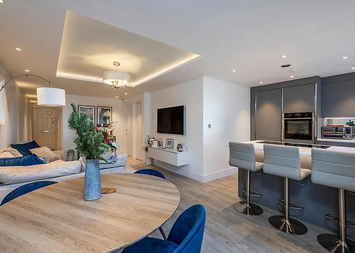 Luxury 2 Bedroom Apartment In Sandbanks - Sea View
