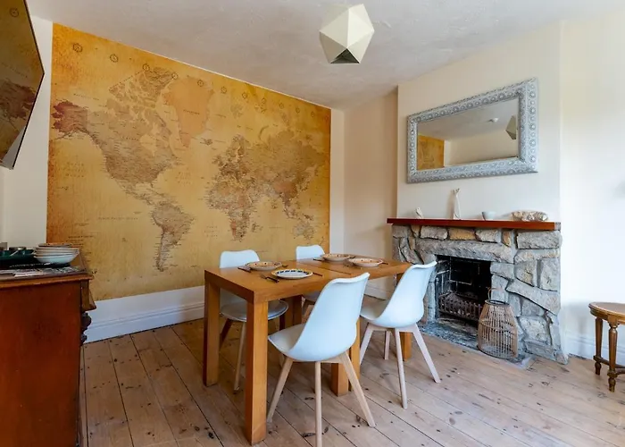 Pass The Keys Lovely Adjoining Family Rooms In House And Parking