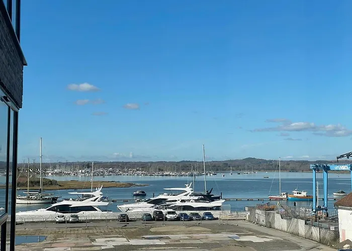 Poole Quay Sea View With Parking