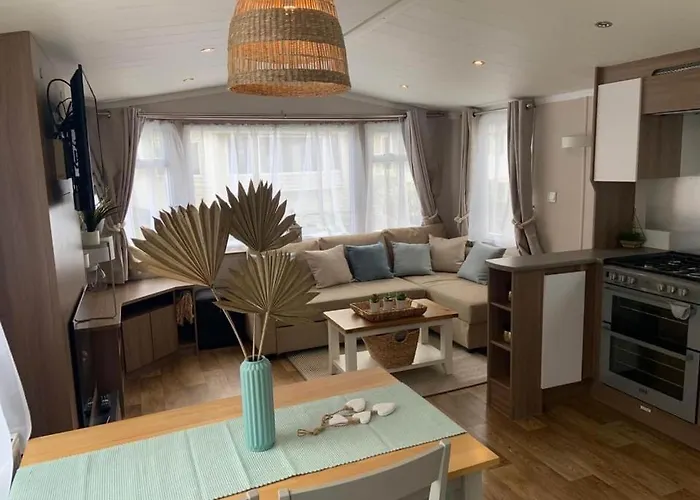 Cosy, Coastal Themed Holiday Home, Rockley Park, Poole, Dorset