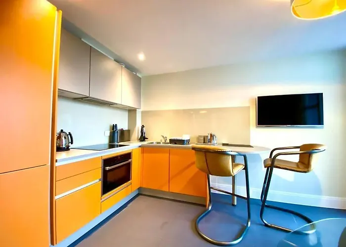 Incredible Apartment - Amazing Location - Free Parking & Wifi!