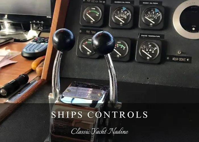 Classic Yacht Nadine In Poole Harbour, Dorset, With A Hot Tub Jacuzzi