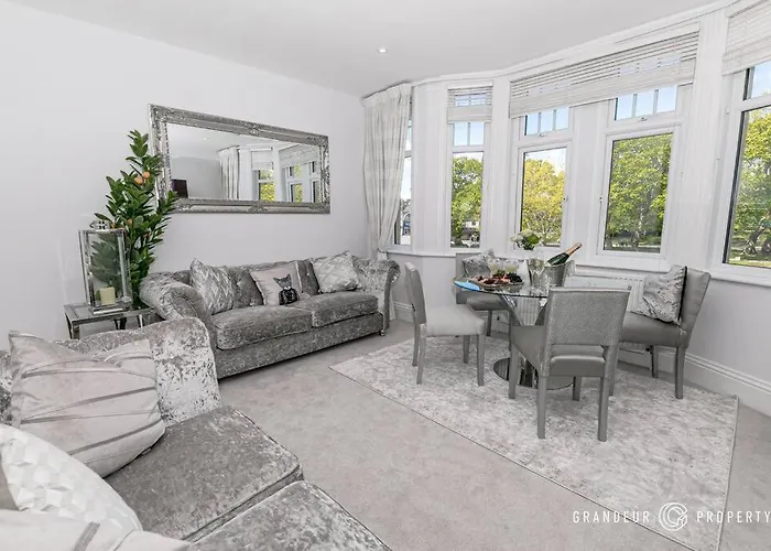 Central Park Suite By Grandeur Property