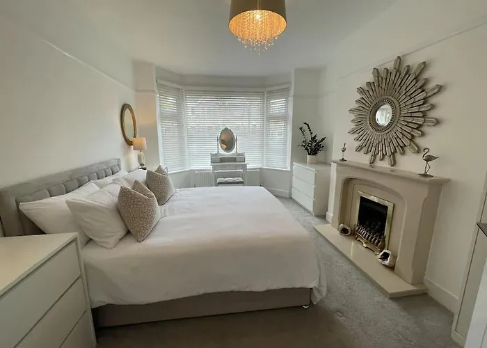 Bungalow Near Sandbanks And Poole Harbour