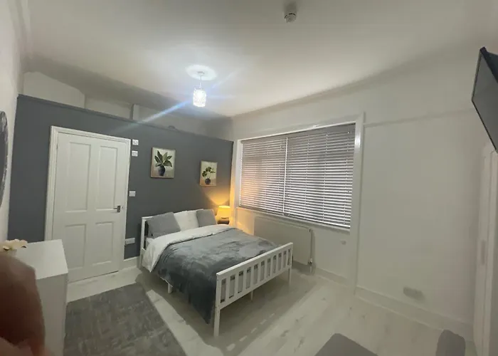 Bed & Breakfast - 2 Double Rooms With Ensuites