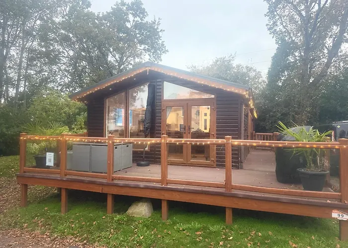 Falcove Lodge - 3 Bedroom Luxury Lodge, 5G Wifi, Full Sky Tv, Free Parking & Close To Beach