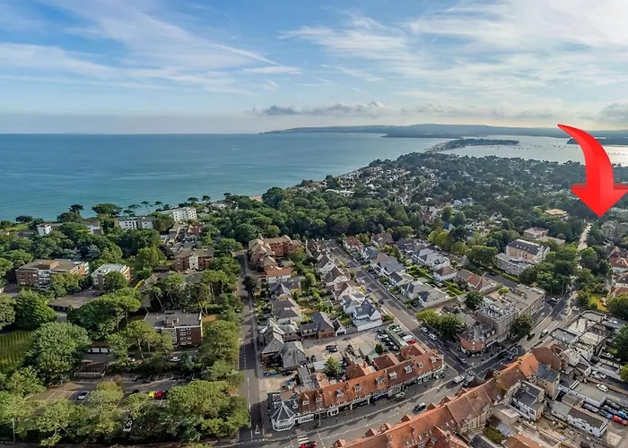 Apartment In Canford Cliffs Close To Sandbanks Beach