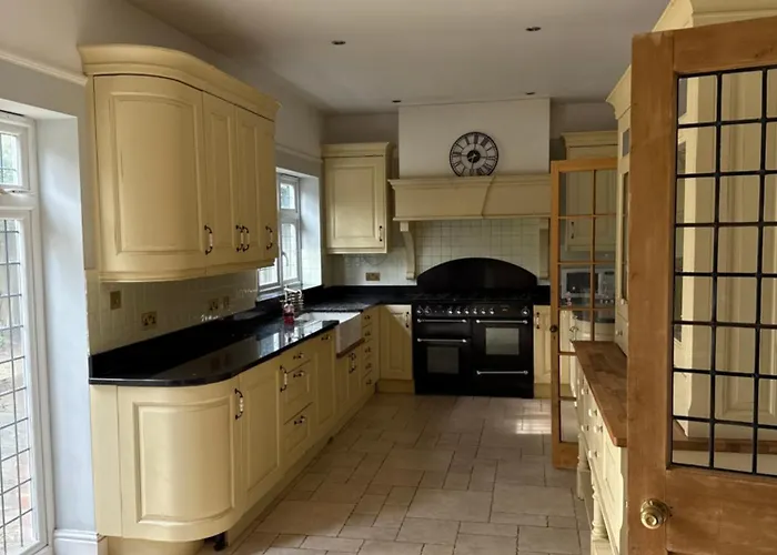 5 Bedroom Dorset Holiday Home Near The Coast