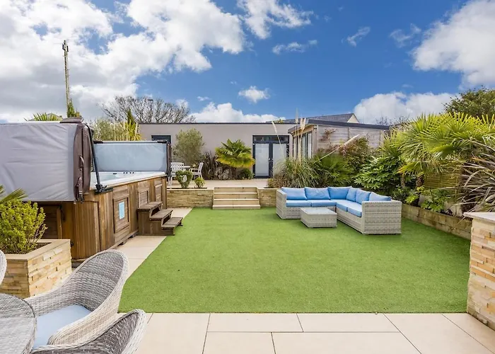 Luxury 5 Bedroom House-Large Swim Spa & Sea Views! Hosted By Amar Luxury Stays